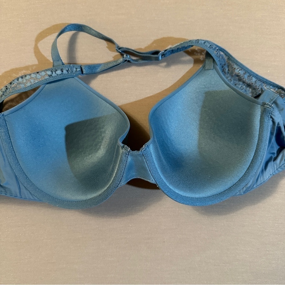 Victoria’s Secret T-shirt Bra in Teal Blue Color Criss Cross Lace Back sz 32D - Picture 2 of 9